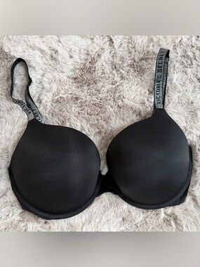 Victoria's Secret T-Shirt Push-Up Bra with Logo Straps